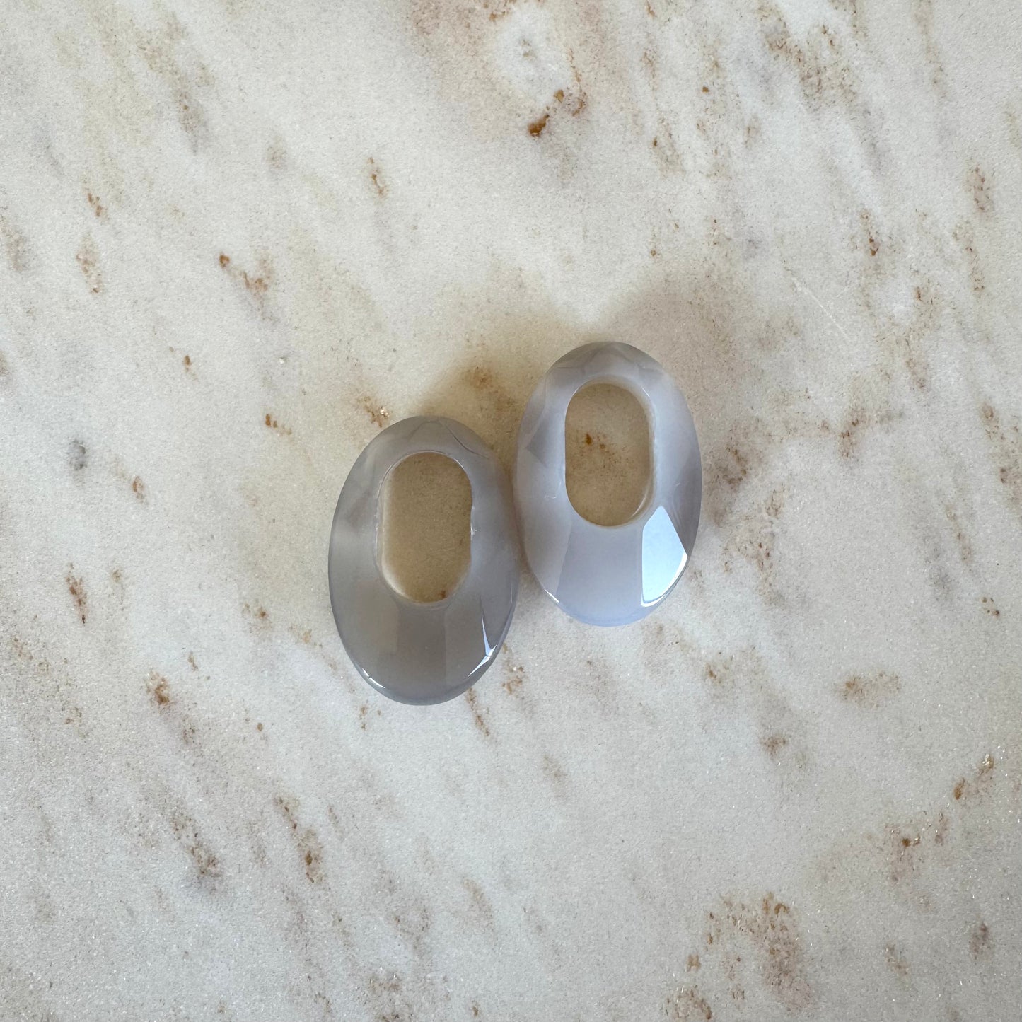 1 Paar graue Aventurin Kristallanhänger in Oval mit grossem ovalen Loch