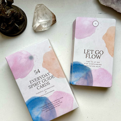 Affirmation Cards with a little buddha and some crystals |  Affirmationskarten zusammen mit einem kleinen Buddha und Kristallen